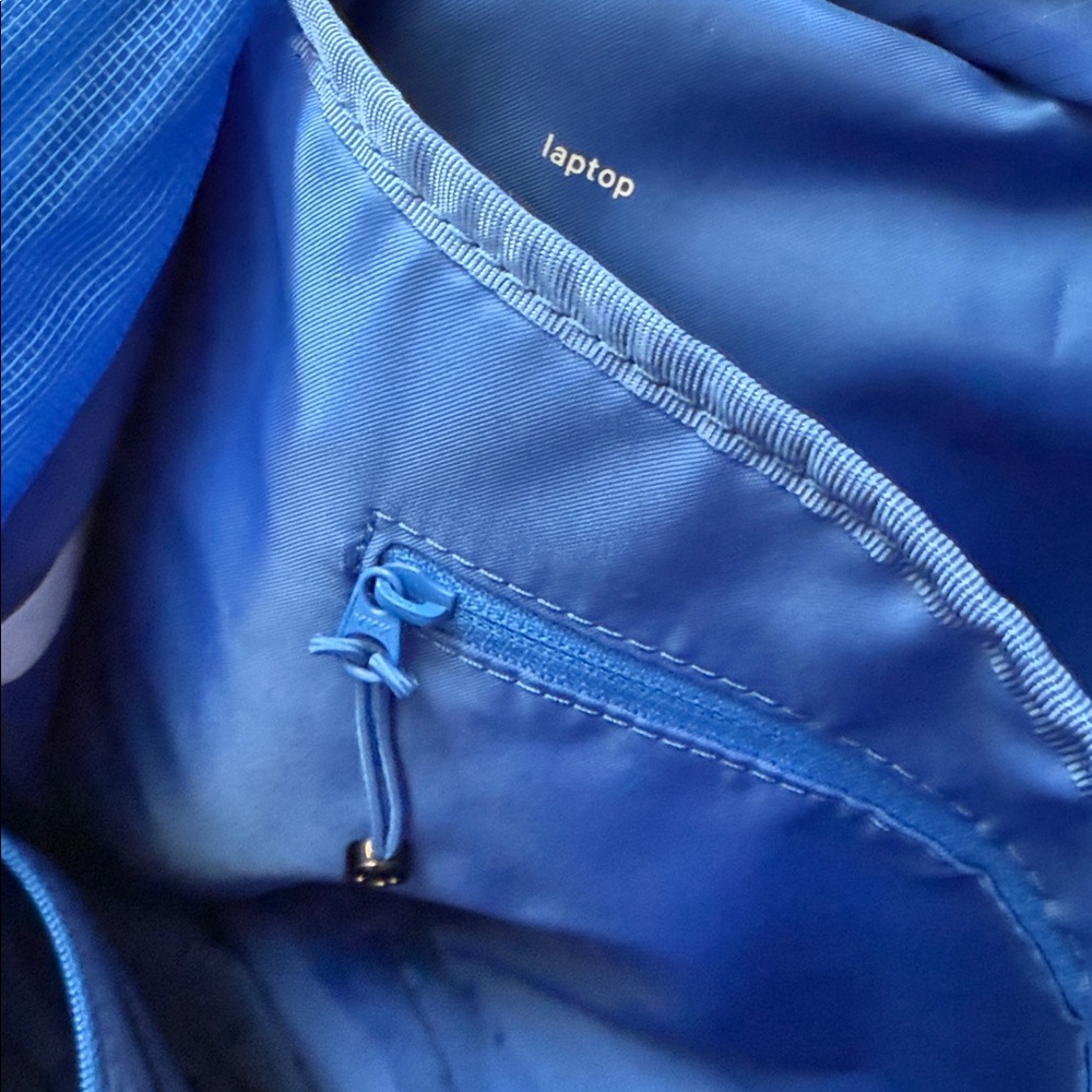 Lululemon Duffle bag - Picture 7 of 11
